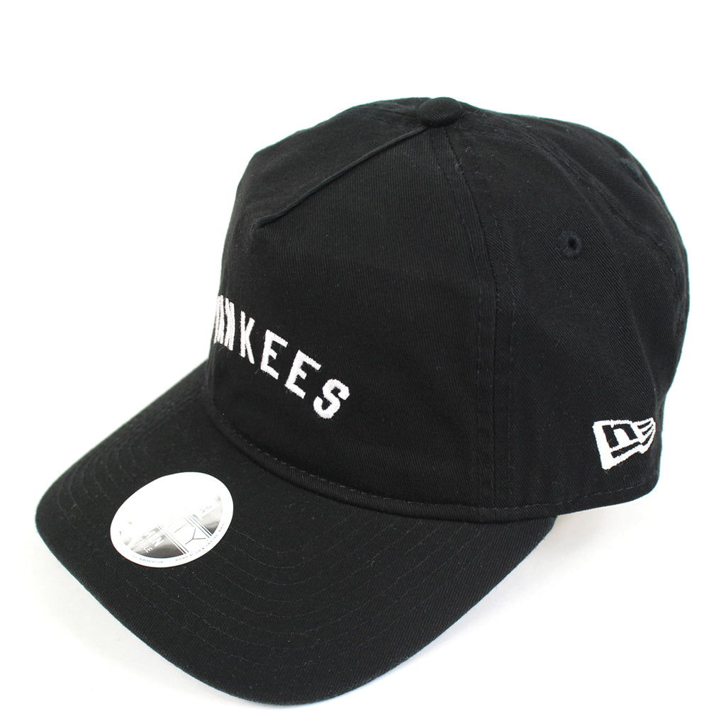 New York Yankees Womens Cap Black Arch Script Strapback New Era